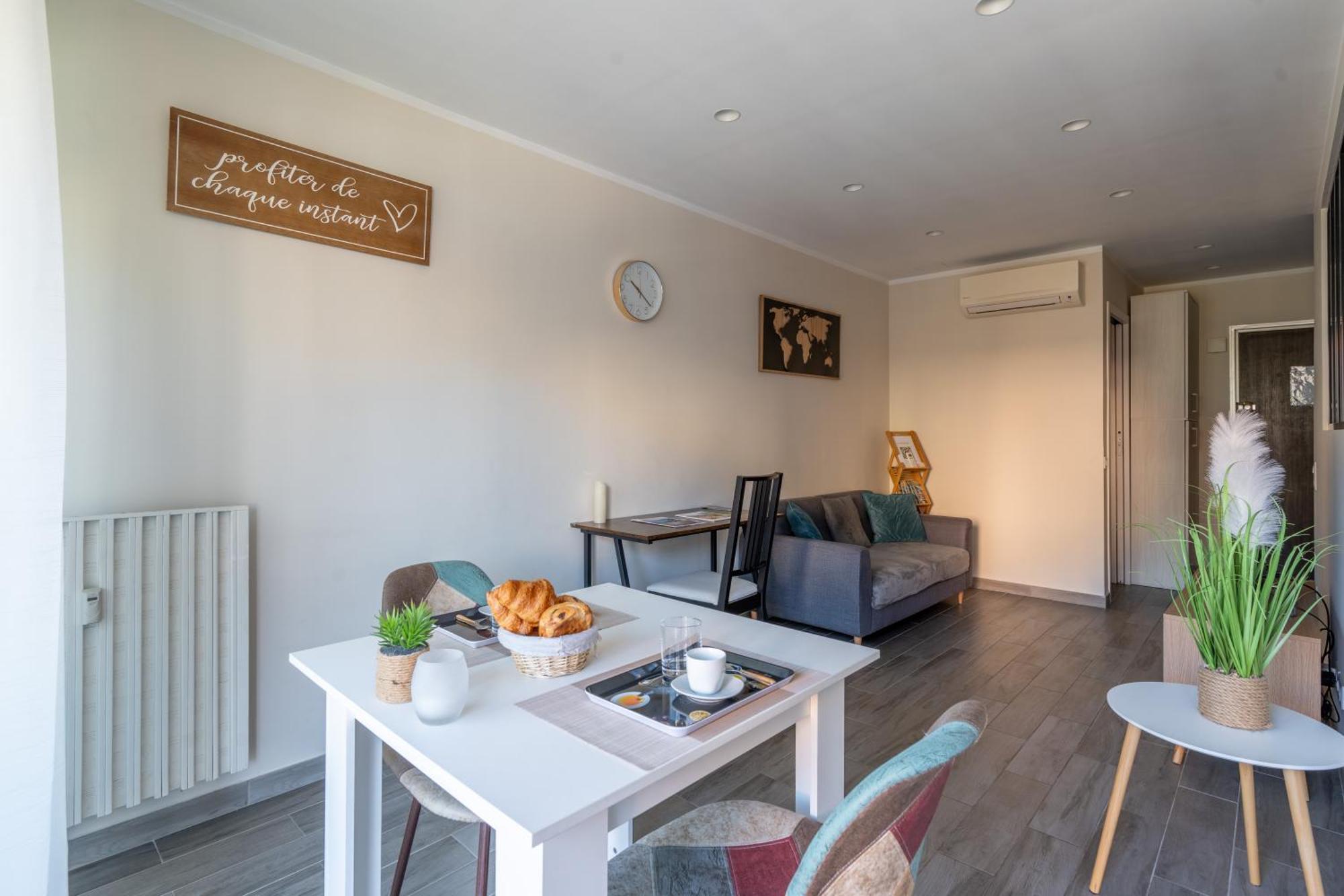 Fabuleux Appartement 2 Personnes Au Coeur De Menton, Climatise Et Proche Gares Routiere Et Sncf Luaran gambar