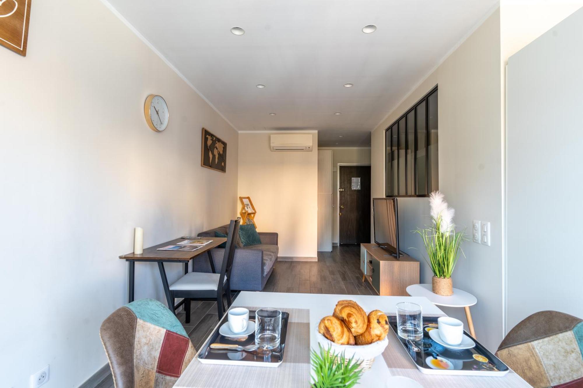 Fabuleux Appartement 2 Personnes Au Coeur De Menton, Climatise Et Proche Gares Routiere Et Sncf Luaran gambar
